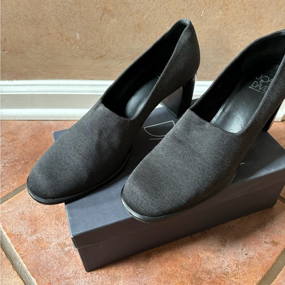 Joan & David Stretch Curve Nastro Gray Block Heel Pumps, Size 10 - Picture 2 of 5